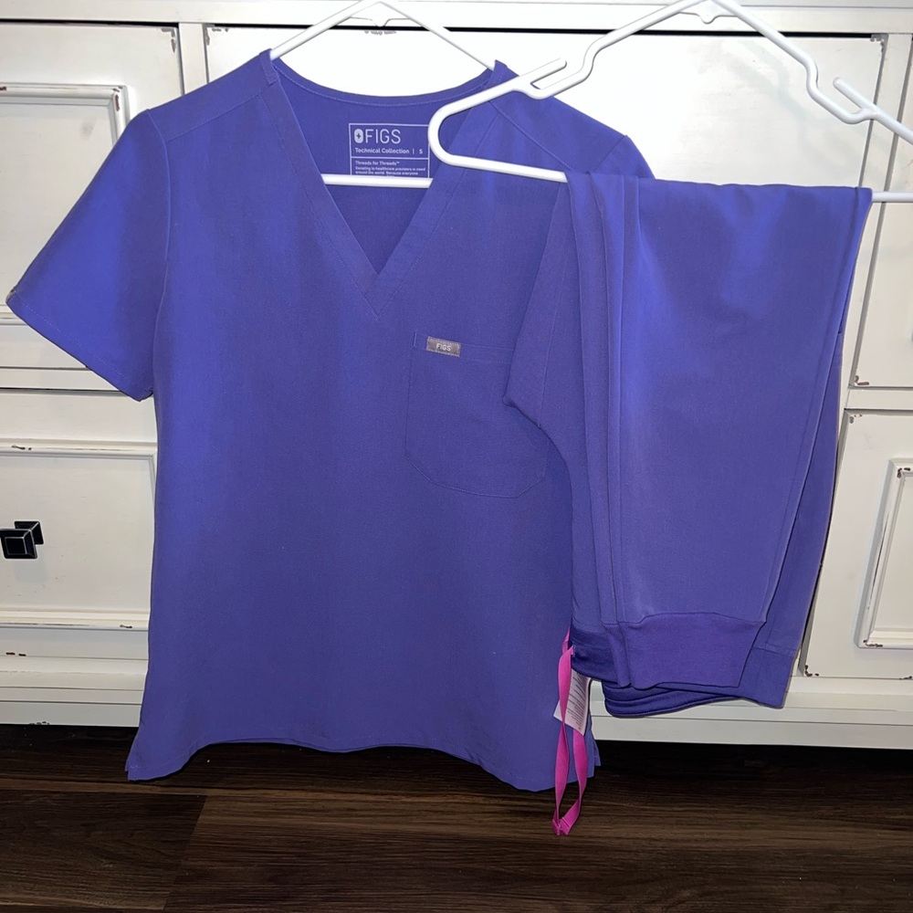 FIGS Amethyst Scrub Set